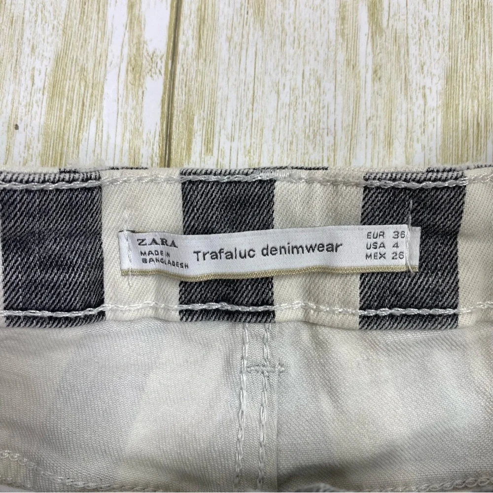 Zara Black & White Striped High Waisted Denim Jean Shorts - Picture 4 of 5